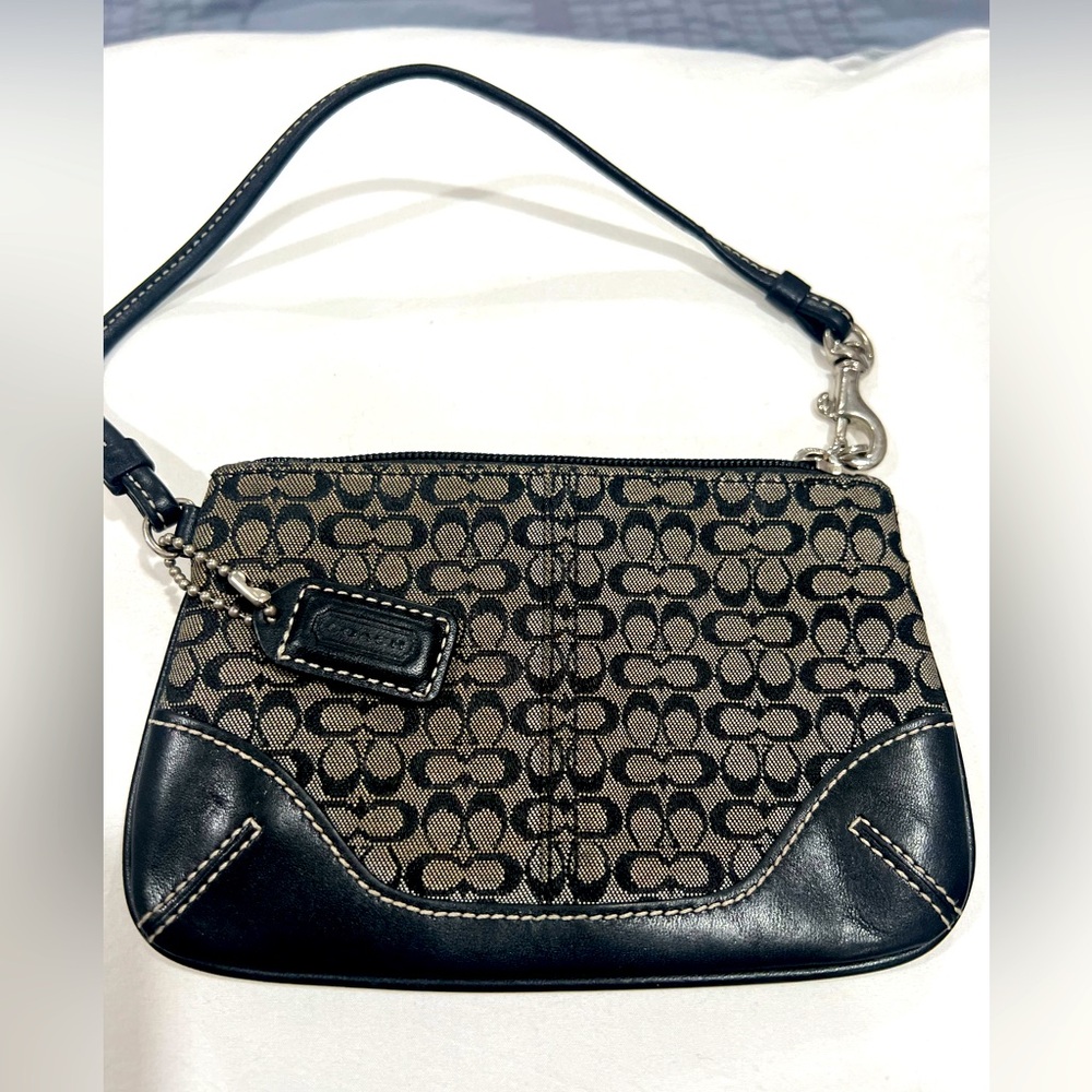 Vintage Coach Wristlet EUC - Picture 1 of 3